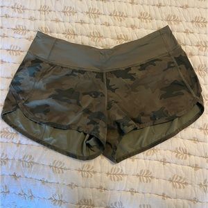 Lululemon speed up shorts, green camo, size 8